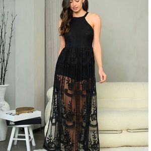 Women’s sleeveless all over lace slits maxi dress